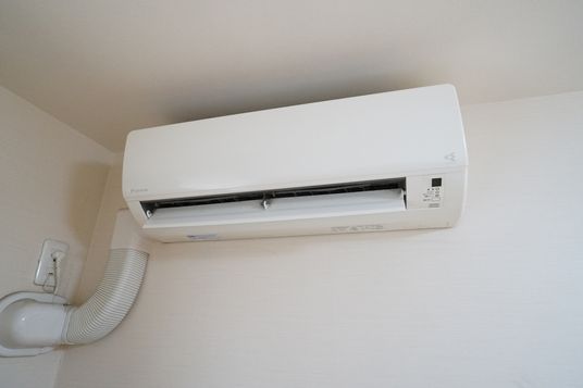 壁掛けエアコンのクローズアップ
