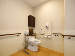 バリアフリーのトイレ設備