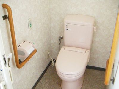 手すり付きトイレ空間