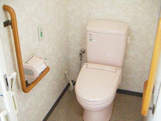 手すり付きトイレ空間