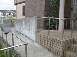 バリアフリーエントランス