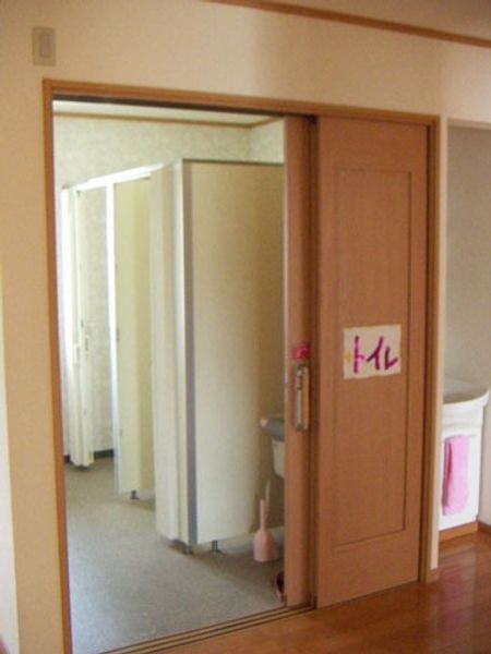清潔感のある廊下の一角