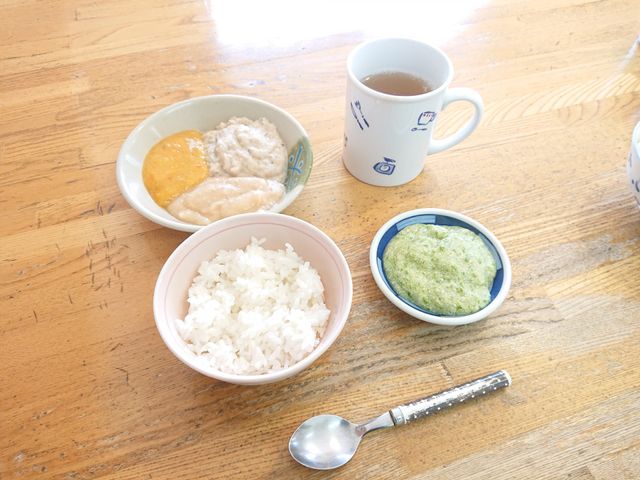 和風の手作り食事 食事 健康を考えた和食の一例です。栄養バランスを重視した上で、見た目にも彩り豊かなメニューを提供しています。
