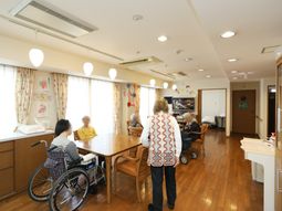 明るいダイニングスペース