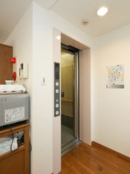 清潔なエレベーター前