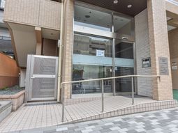 モダンな建物エントランス