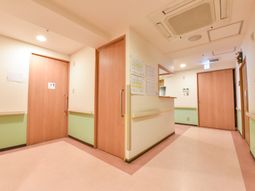 明るい廊下の角