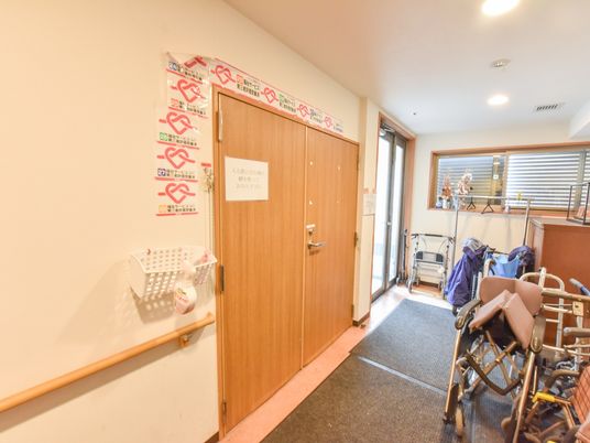 手すり付き廊下の一角