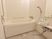サムネイル 施設の写真 清潔で、明るい浴室である。手すりや呼び出しブザーが設置されている。安心して入浴をお楽しみいただける。