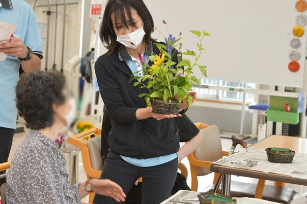 スタッフと利用者の様子