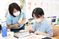 和やかな筆記活動スペース