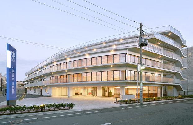 優美な外観の建物
