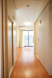 明るく清潔な廊下