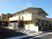 明るい外観の建物
