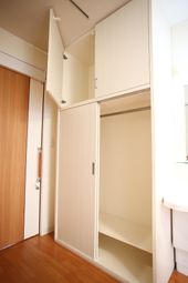 明るい居室の収納