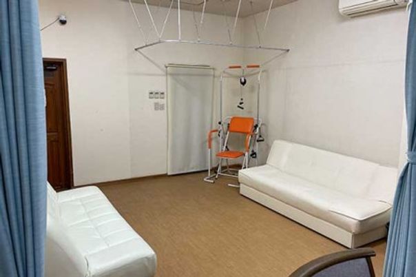 リハビリ用機械がある部屋