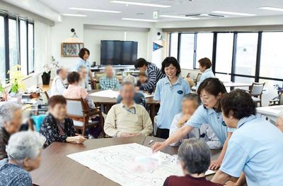 交流が活発な室内
