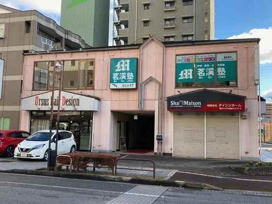 学習塾が入る建物外観  