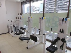 機能訓練室の運動機器  