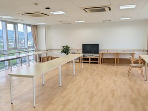 明るい食堂の一角  