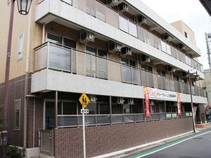 多階層の建物外観