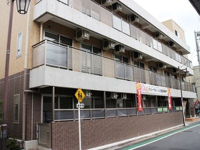 多階層の建物外観