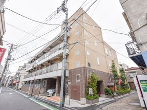 街並みに溶け込む建物外観
