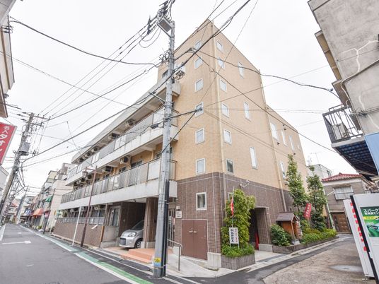 街並みに溶け込む建物外観