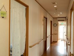 明るい廊下の様子