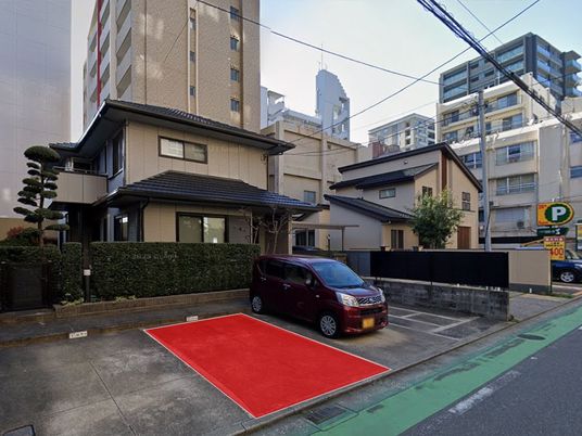 街中の建物外観  