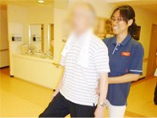 優しい介護の様子