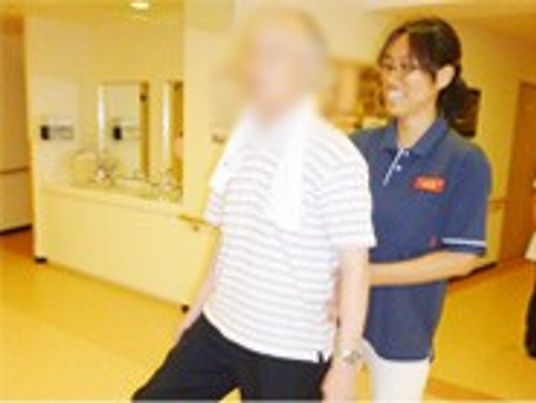 優しい介護の様子