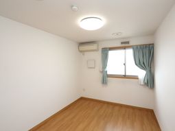 明るく清潔な居室