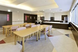 明るい食堂の様子