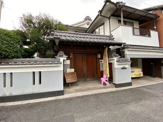 和風の正面玄関  