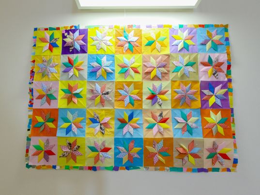 カラフルな壁掛けアート