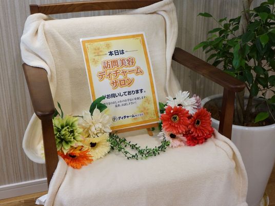 花飾り付き掲示物