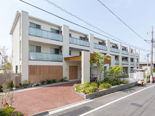 モダンな建物の外観