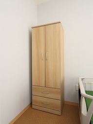 整然とした木製クローゼット