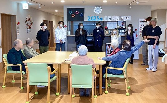 談話が行われている部屋