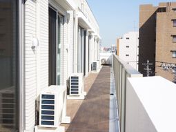 バルコニーの空と建物