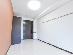 明るい洋室の一角