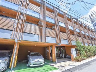 現代的な建物の外観