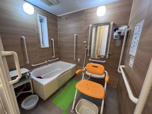 手すり付き浴室