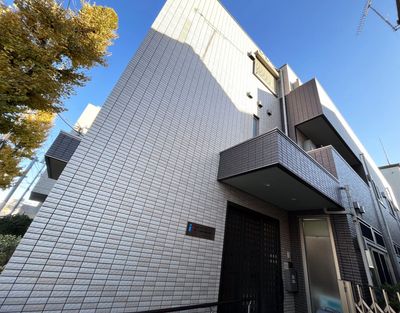 落ち着いた雰囲気の外観