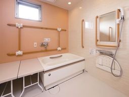 バリアフリーな浴室設備