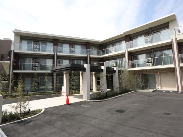 モダンな建物の外観