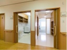 居室の入口と廊下