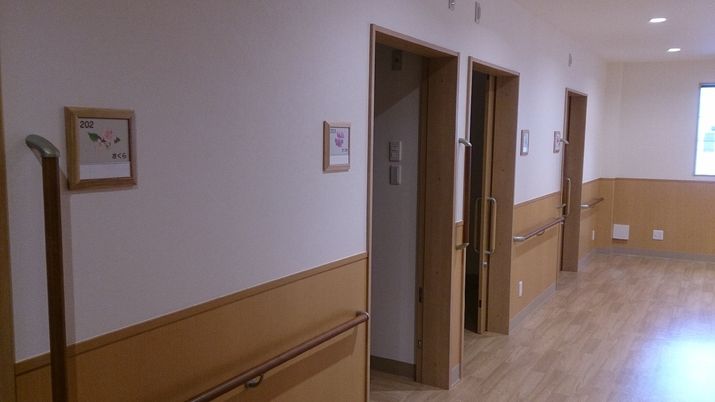 きれいな廊下と居室の扉