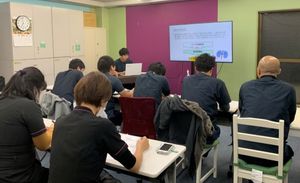 スタッフが学ぶ風景